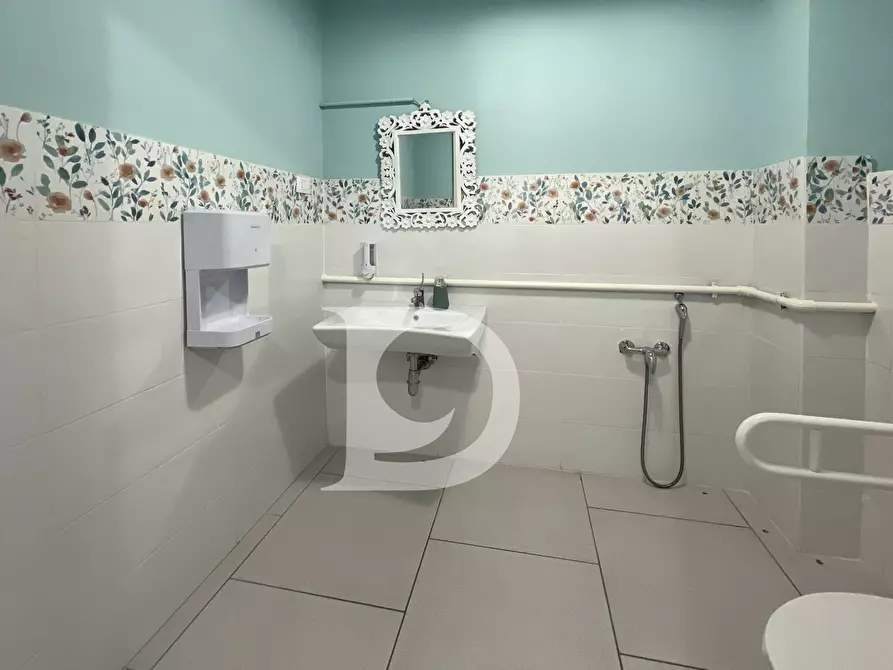 Immagine 30 di Attività commerciale in vendita  in Via C. Battisti a Pescara