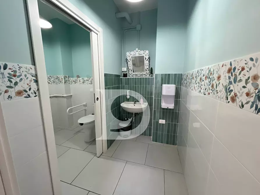 Immagine 31 di Attività commerciale in vendita  in Via C. Battisti a Pescara