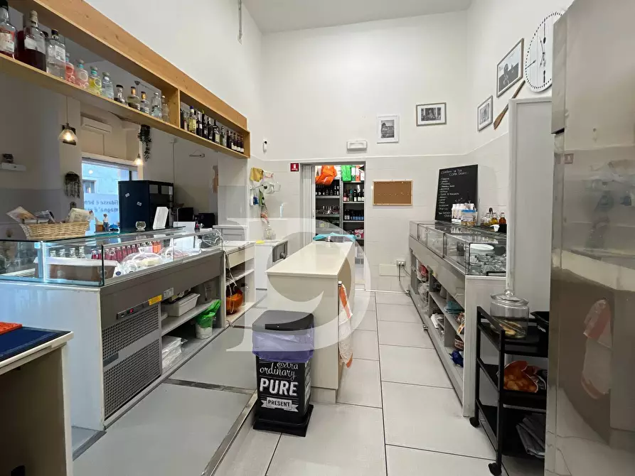 Immagine 7 di Attività commerciale in vendita  in Via C. Battisti a Pescara