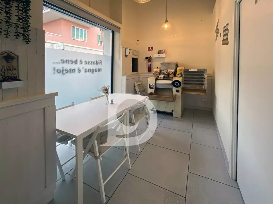 Immagine 8 di Attività commerciale in vendita  in Via C. Battisti a Pescara