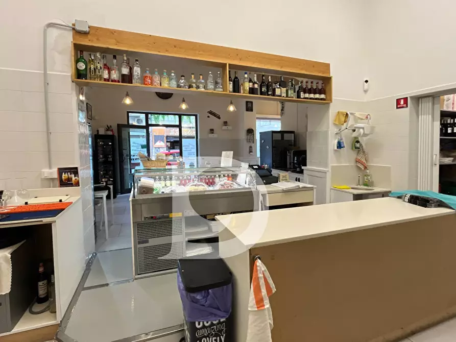 Immagine 9 di Attività commerciale in vendita  in Via C. Battisti a Pescara