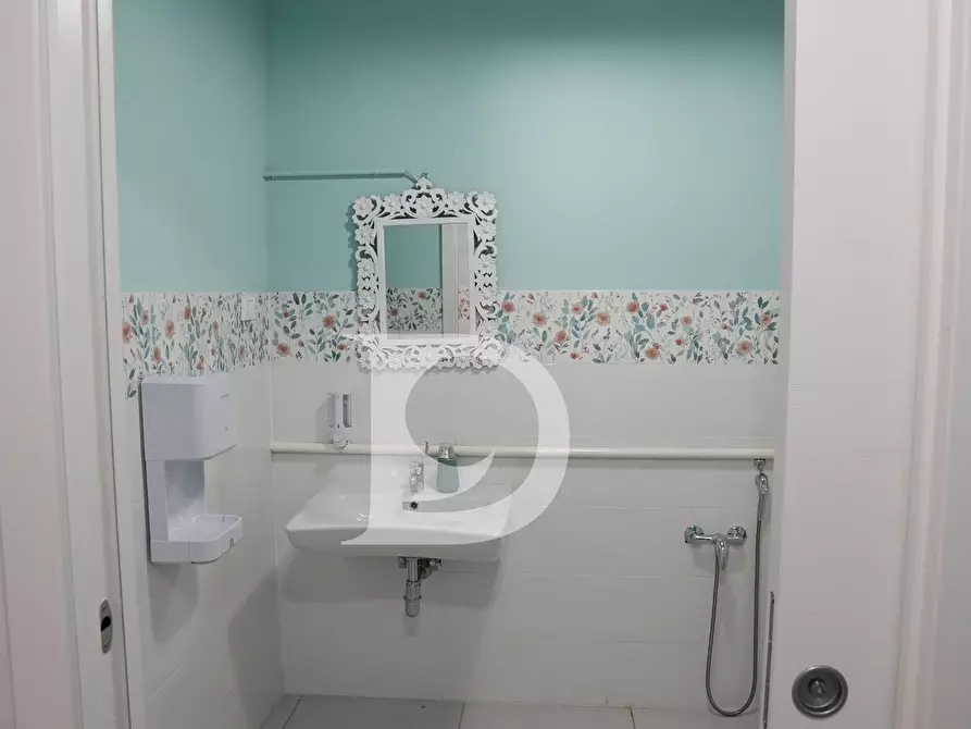 Immagine 33 di Attività commerciale in vendita  in Via C. Battisti a Pescara