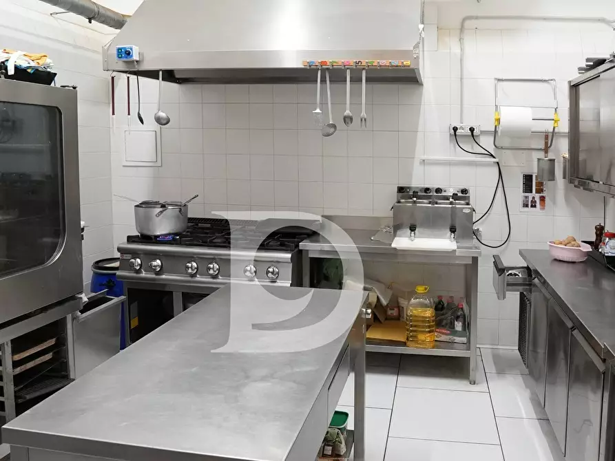 Immagine 21 di Attività commerciale in vendita  in Via C. Battisti a Pescara