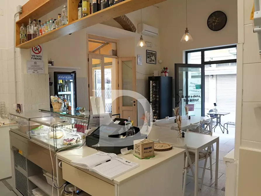 Immagine 23 di Attività commerciale in vendita  in Via C. Battisti a Pescara
