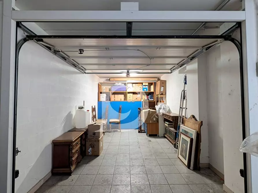 Immagine 3 di Box auto in vendita  in Via A. Saffi a Pescara