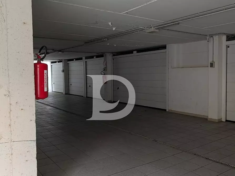 Immagine 7 di Box auto in vendita  in Via A. Saffi a Pescara