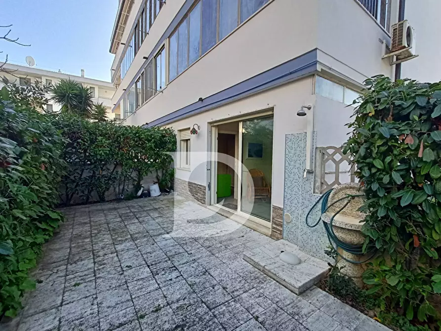 Immagine 7 di Appartamento in vendita  in Viale Europa a Silvi