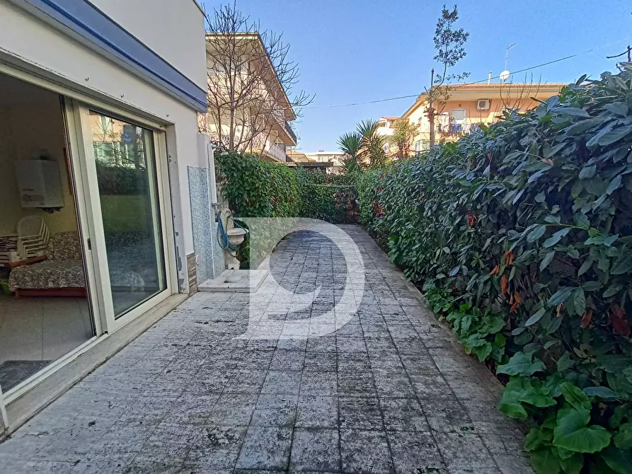 Immagine 8 di Appartamento in vendita  in Viale Europa a Silvi