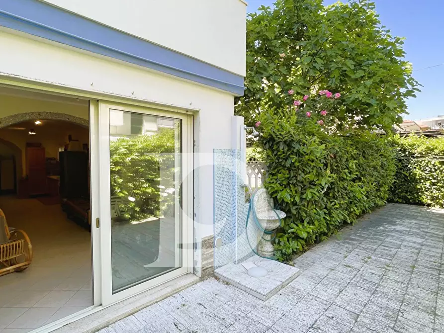 Immagine 6 di Appartamento in vendita  in Viale Europa a Silvi