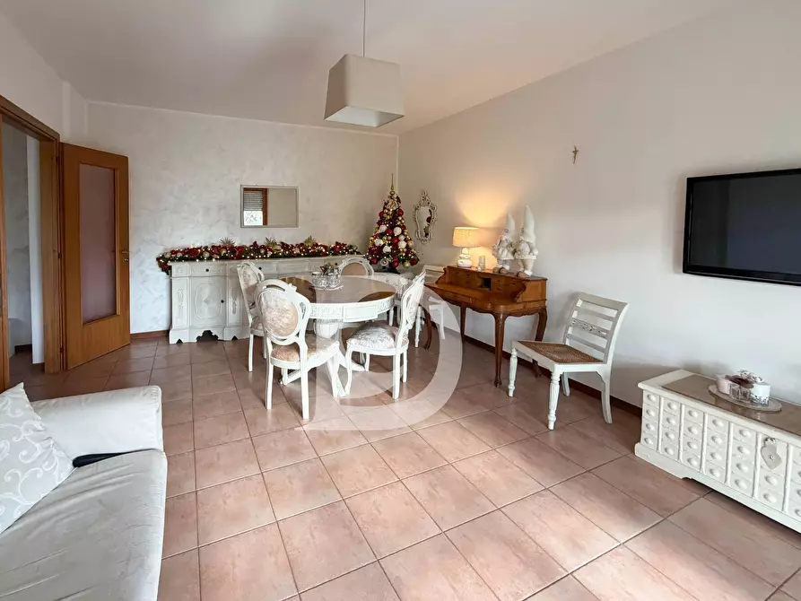 Immagine 2 di Appartamento in vendita  in Via Dante Alighieri a Catignano