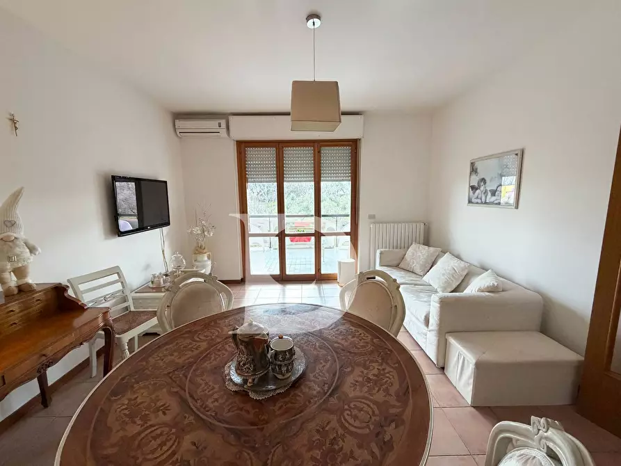 Immagine 11 di Appartamento in vendita  in Via Dante Alighieri a Catignano