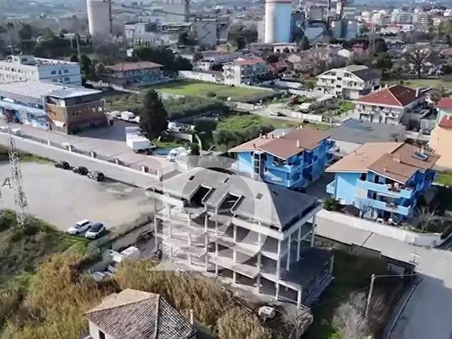 Immagine 13 di Palazzo in vendita  in Via Stradonetto a Pescara