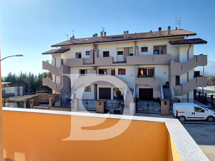 Immagine 11 di Casa semindipendente in vendita  in Via Europa a Loreto Aprutino