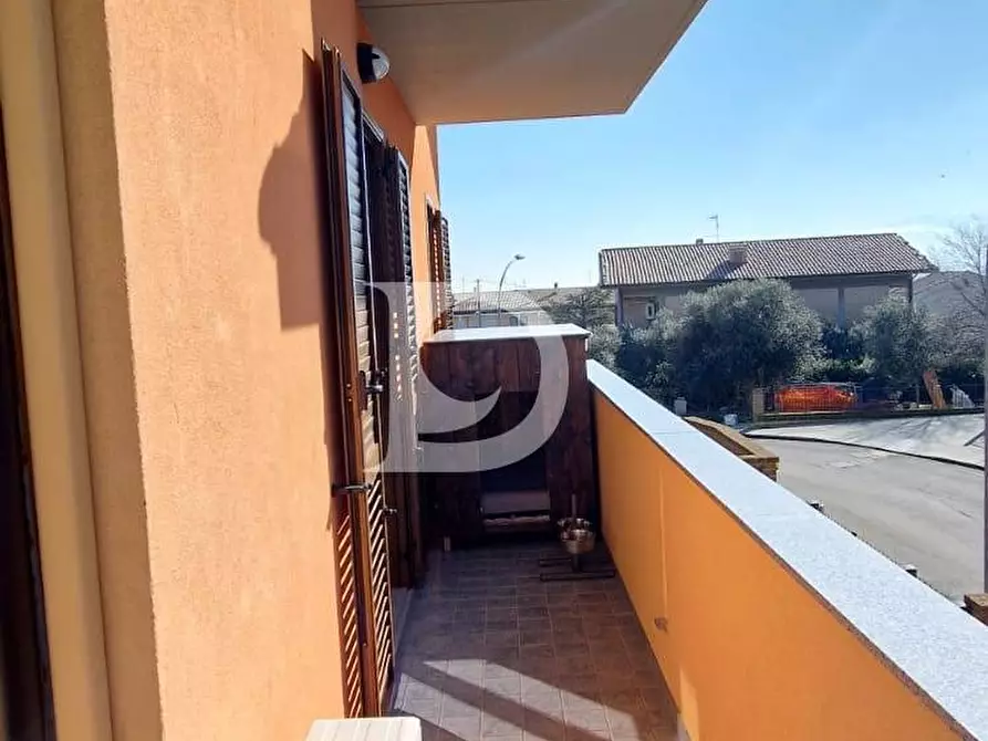 Immagine 12 di Casa semindipendente in vendita  in Via Europa a Loreto Aprutino