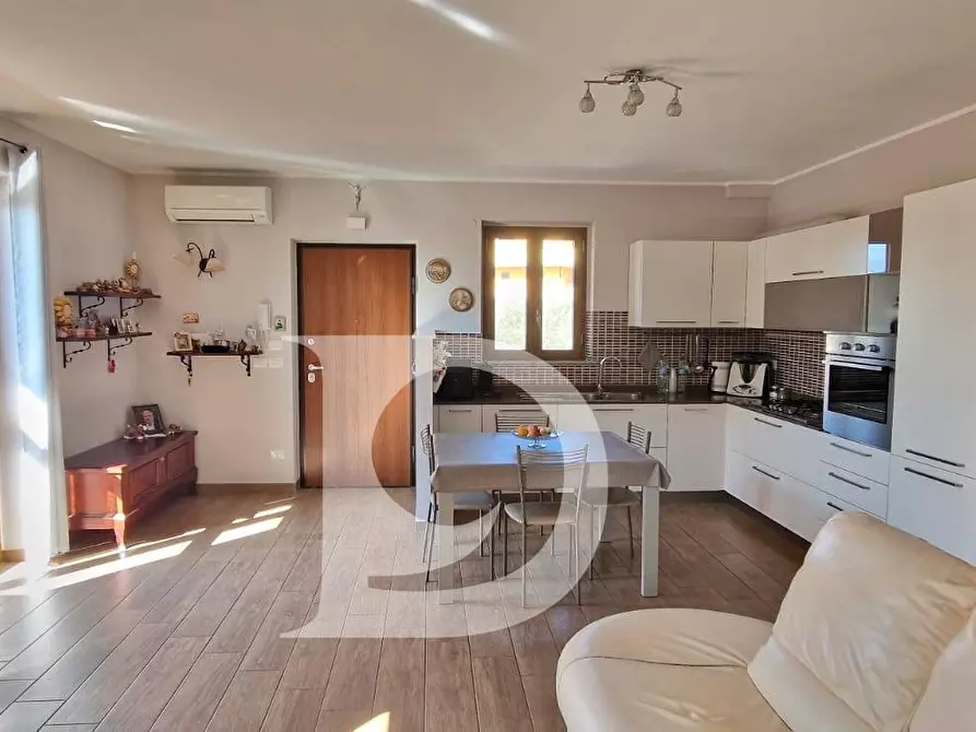 Immagine 15 di Casa semindipendente in vendita  in Via Europa a Loreto Aprutino