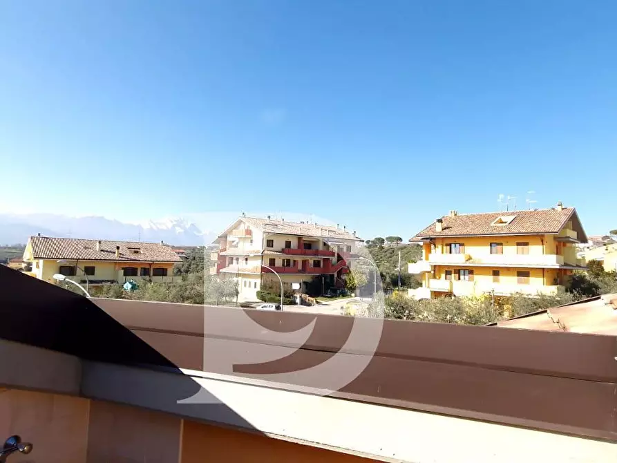 Immagine 48 di Casa semindipendente in vendita  in Via Europa a Loreto Aprutino