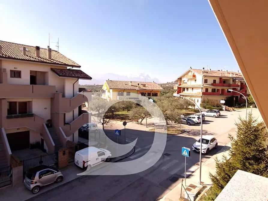 Immagine 50 di Casa semindipendente in vendita  in Via Europa a Loreto Aprutino