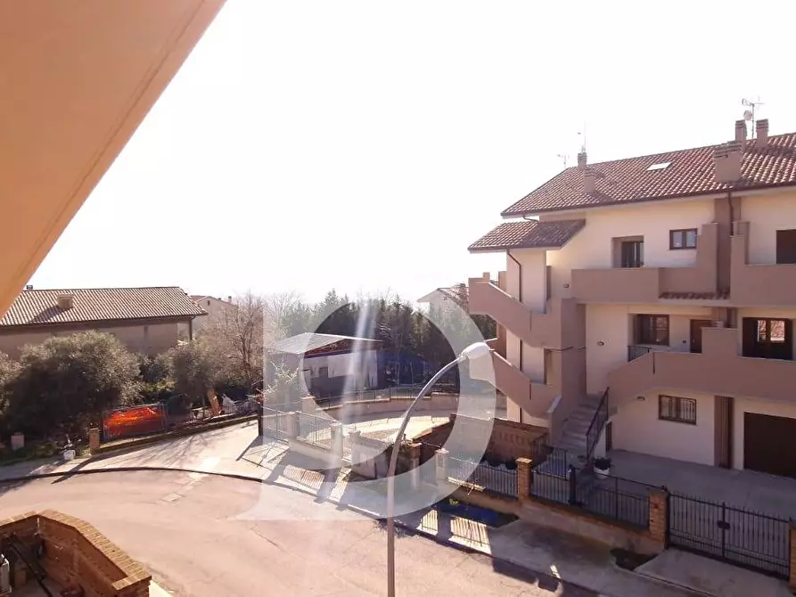 Immagine 51 di Casa semindipendente in vendita  in Via Europa a Loreto Aprutino