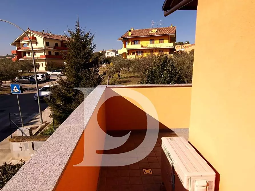 Immagine 58 di Casa semindipendente in vendita  in Via Europa a Loreto Aprutino