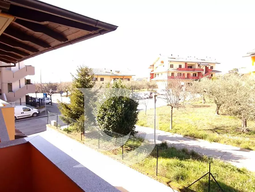 Immagine 60 di Casa semindipendente in vendita  in Via Europa a Loreto Aprutino