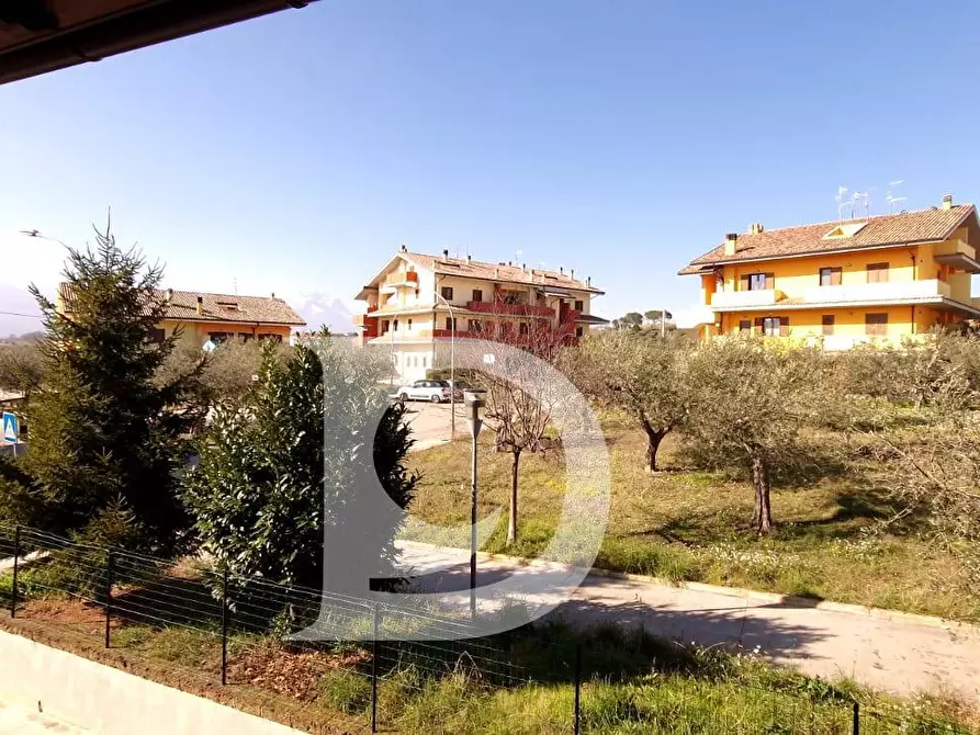 Immagine 61 di Casa semindipendente in vendita  in Via Europa a Loreto Aprutino