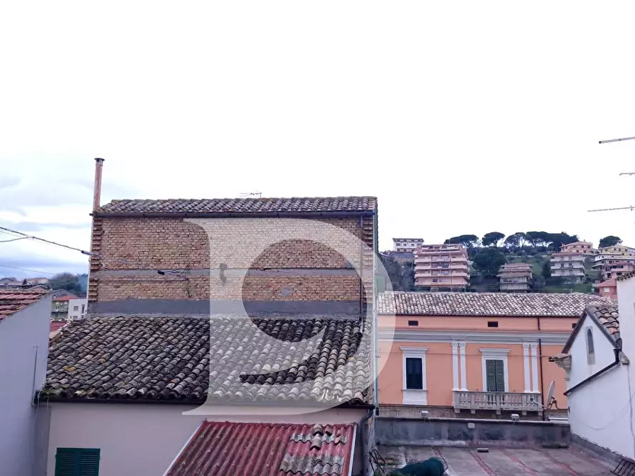 Immagine 22 di Appartamento in vendita  in Piazza Garibaldi a Loreto Aprutino
