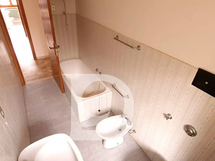 Immagine 11 di Appartamento in vendita  in Piazza Garibaldi a Loreto Aprutino