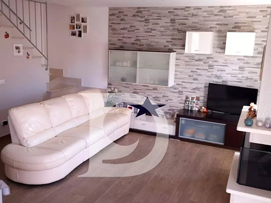 Immagine 19 di Casa semindipendente in vendita  in Via Europa a Loreto Aprutino