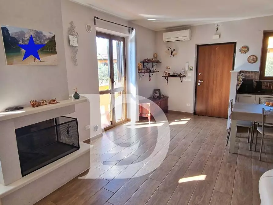 Immagine 14 di Casa semindipendente in vendita  in Via Europa a Loreto Aprutino