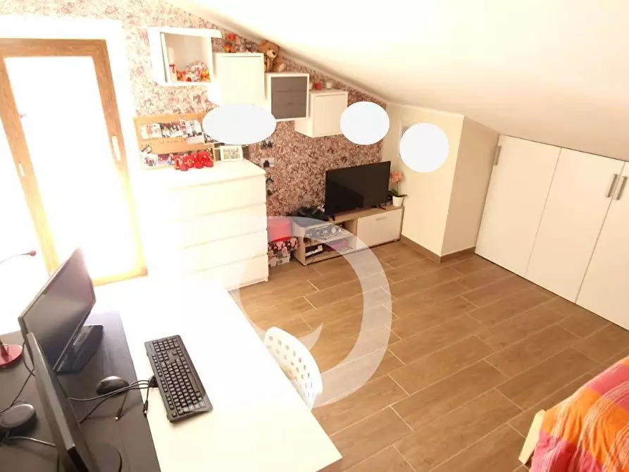 Immagine 46 di Casa semindipendente in vendita  in Via Europa a Loreto Aprutino