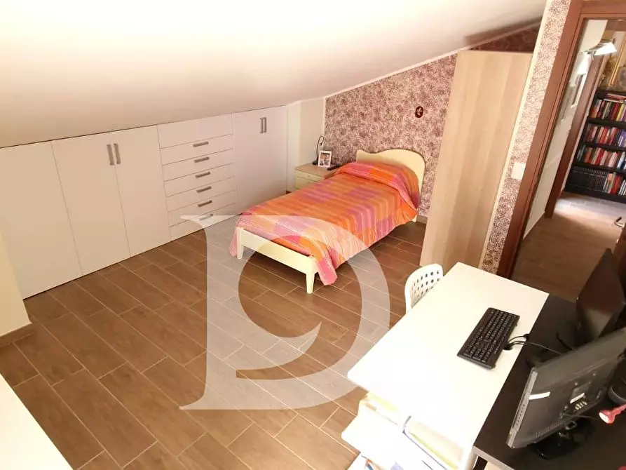 Immagine 37 di Casa semindipendente in vendita  in Via Europa a Loreto Aprutino