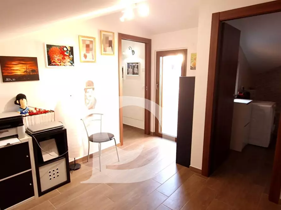 Immagine 40 di Casa semindipendente in vendita  in Via Europa a Loreto Aprutino