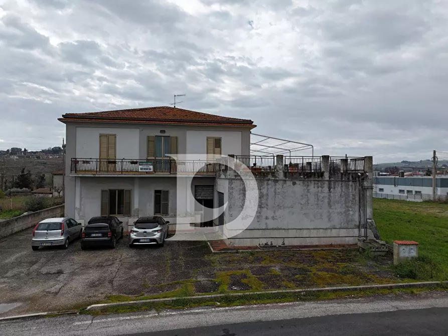 Immagine 5 di Villa in vendita  in CONTRADA CERRETO a Ari
