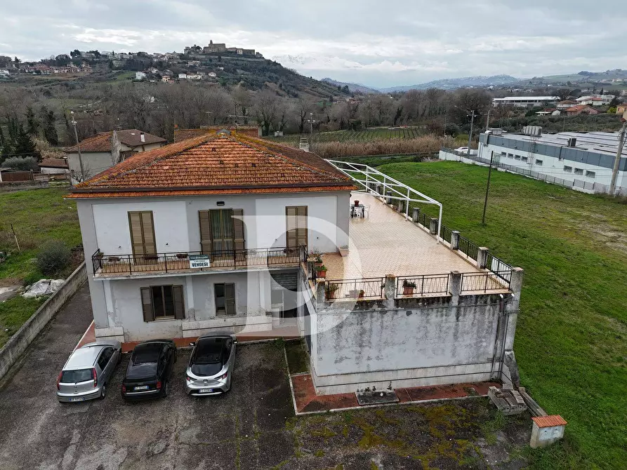 Immagine 6 di Villa in vendita  in CONTRADA CERRETO a Ari