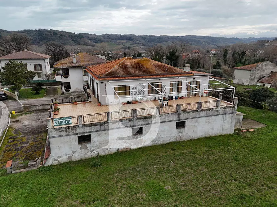 Immagine 9 di Villa in vendita  in CONTRADA CERRETO a Ari