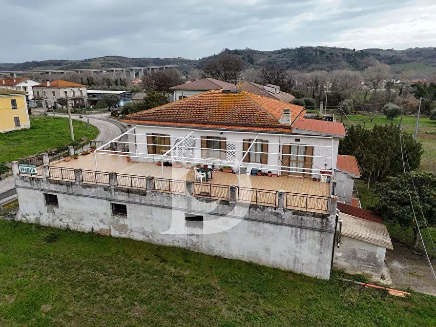 Immagine 10 di Villa in vendita  in CONTRADA CERRETO a Ari