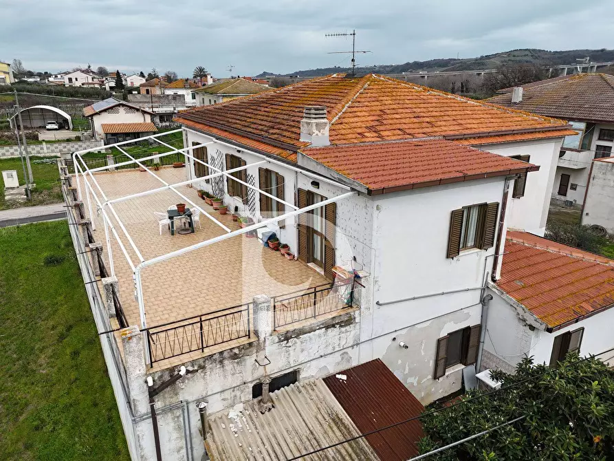 Immagine 11 di Villa in vendita  in CONTRADA CERRETO a Ari