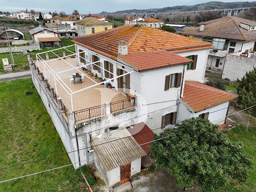 Immagine 12 di Villa in vendita  in CONTRADA CERRETO a Ari