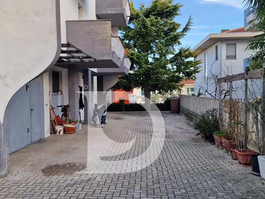 Immagine 20 di Appartamento in vendita  in Via Luigia Chiola a Loreto Aprutino