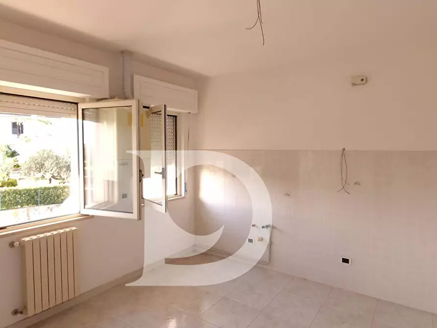 Immagine 3 di Appartamento in vendita  in Via Luigia Chiola a Loreto Aprutino