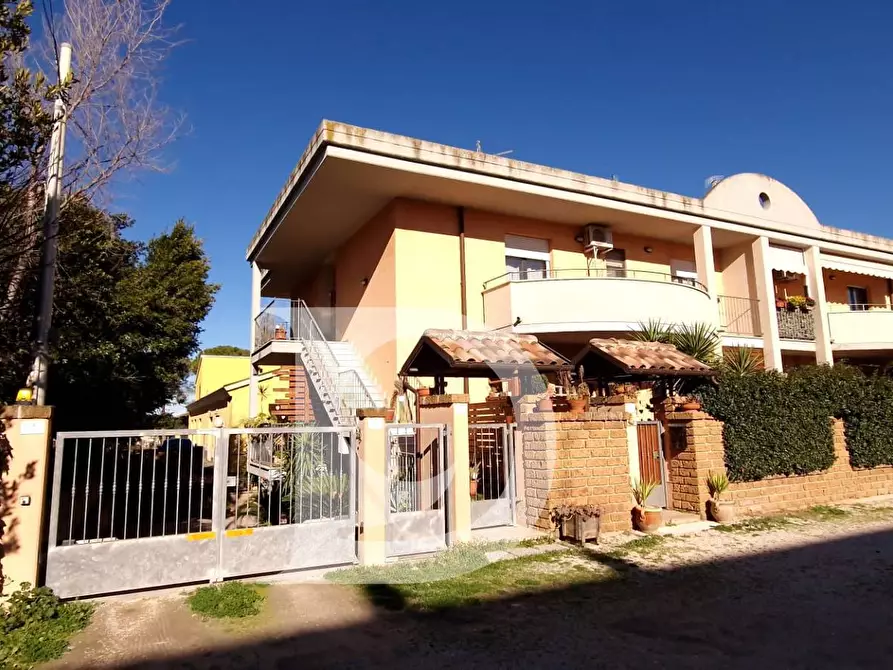 Immagine 1 di Casa semindipendente in vendita  in Via Marino di Resta a Loreto Aprutino