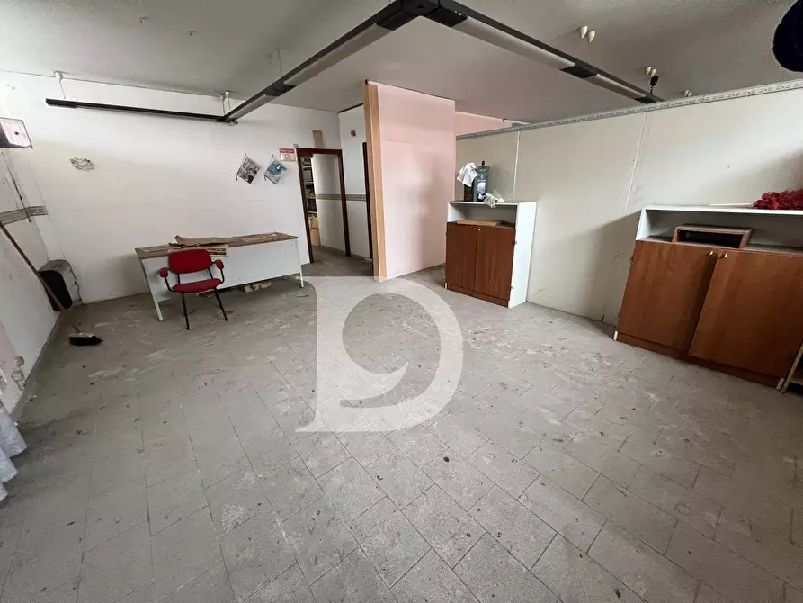 Immagine 8 di Locale commerciale in vendita  in Via Cesare Balbo a Montesilvano