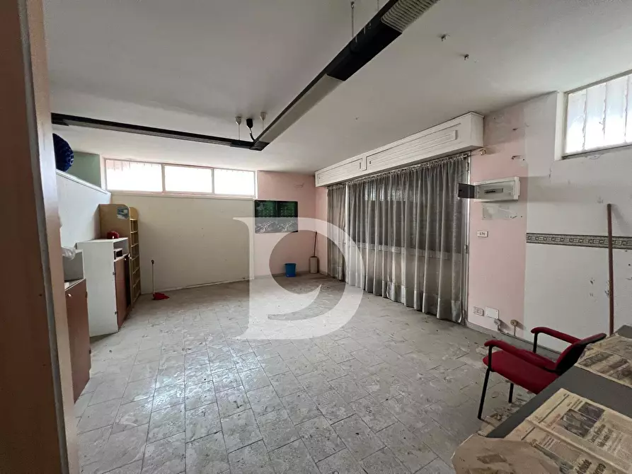 Immagine 9 di Locale commerciale in vendita  in Via Cesare Balbo a Montesilvano