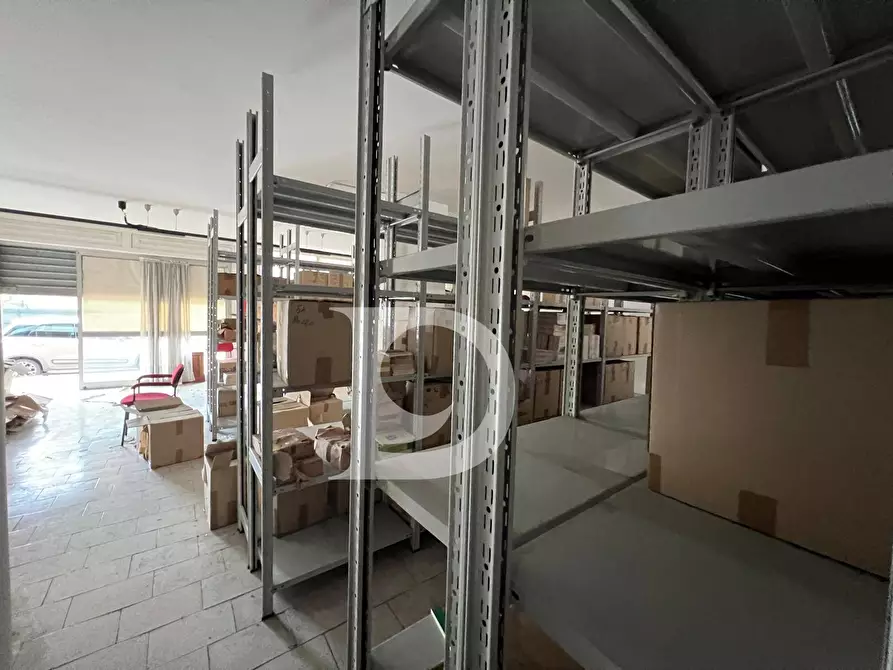 Immagine 3 di Locale commerciale in vendita  in Via Cesare Balbo a Montesilvano