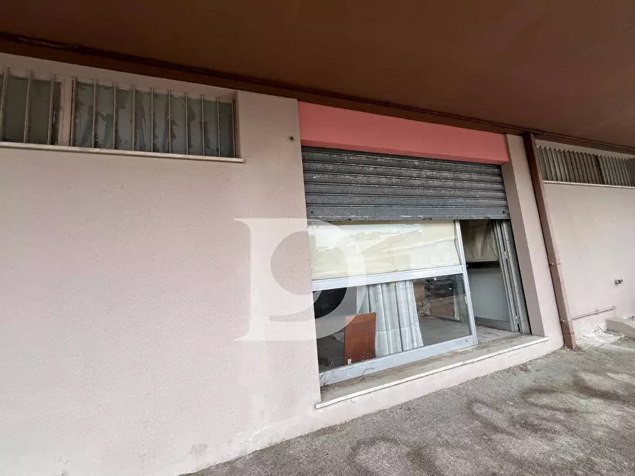 Immagine 13 di Locale commerciale in vendita  in Via Cesare Balbo a Montesilvano