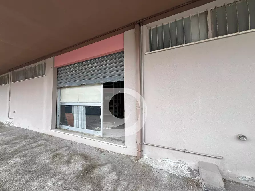 Immagine 14 di Locale commerciale in vendita  in Via Cesare Balbo a Montesilvano