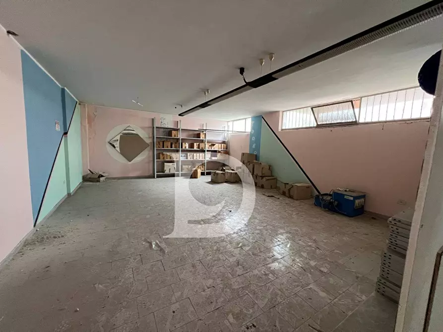 Immagine 1 di Locale commerciale in vendita  in Via Cesare Balbo a Montesilvano