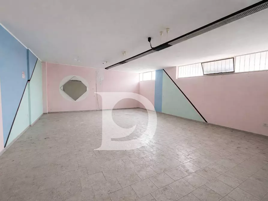 Immagine 2 di Locale commerciale in vendita  in Via Cesare Balbo a Montesilvano