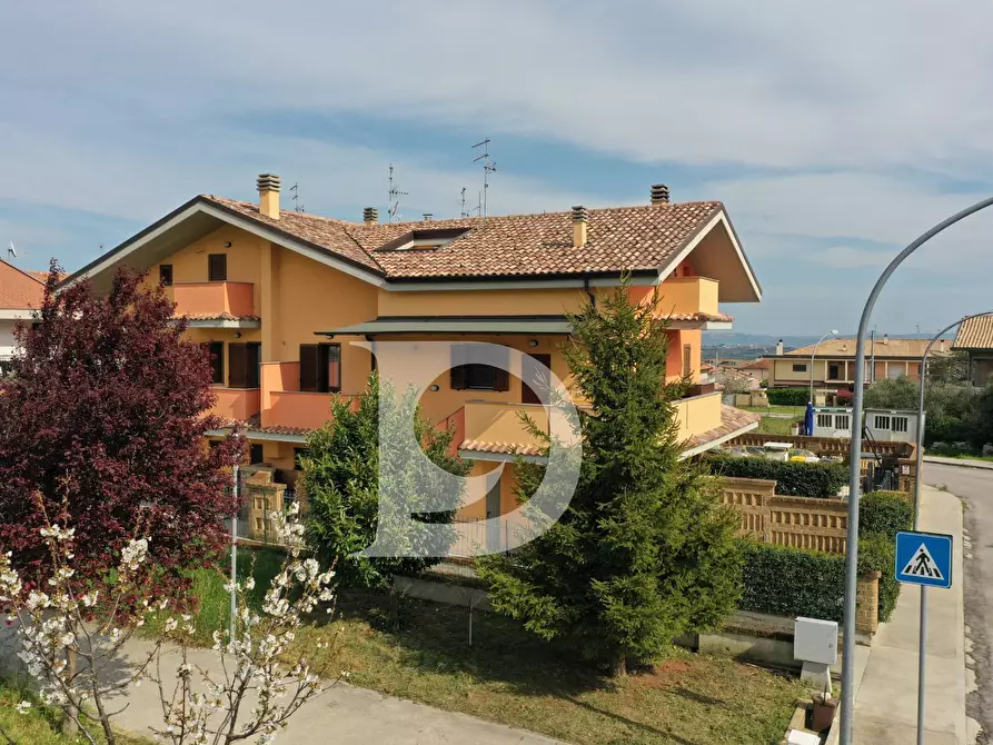 Immagine 69 di Casa semindipendente in vendita  in Via Europa a Loreto Aprutino