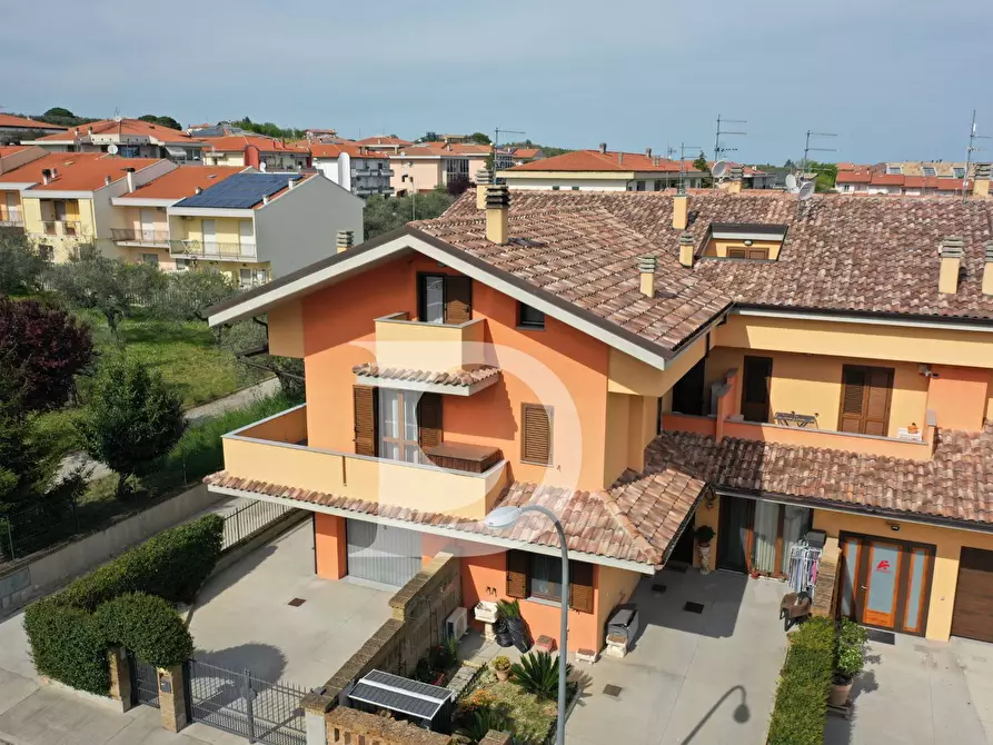Immagine 73 di Casa semindipendente in vendita  in Via Europa a Loreto Aprutino